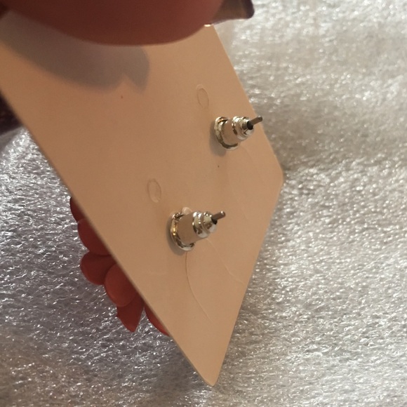 (H2) Flower Earrings - Picture 3 of 5